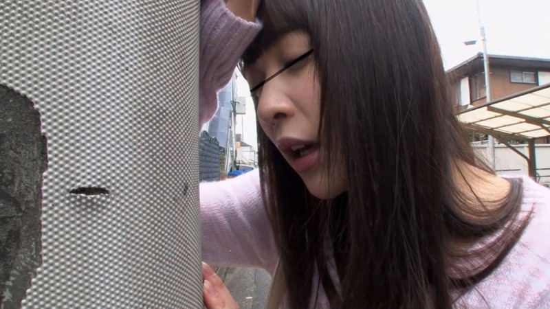 『高画質』 通勤、通学中の上玉な女たちに目を付けた悪行！道路への撒き水...