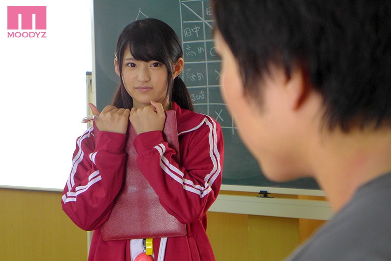 『高画質』 2泊3日の夏合宿で先輩マネージャーとまさかの相部屋。汗だく...