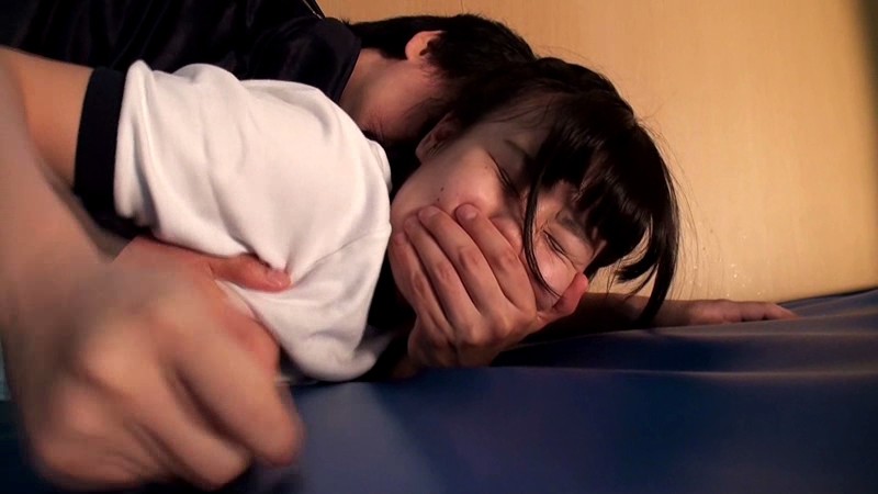 『高画質』 乳デカ制服少女強●中出し 拘束軟禁失禁無毛ワレメに集団異物...