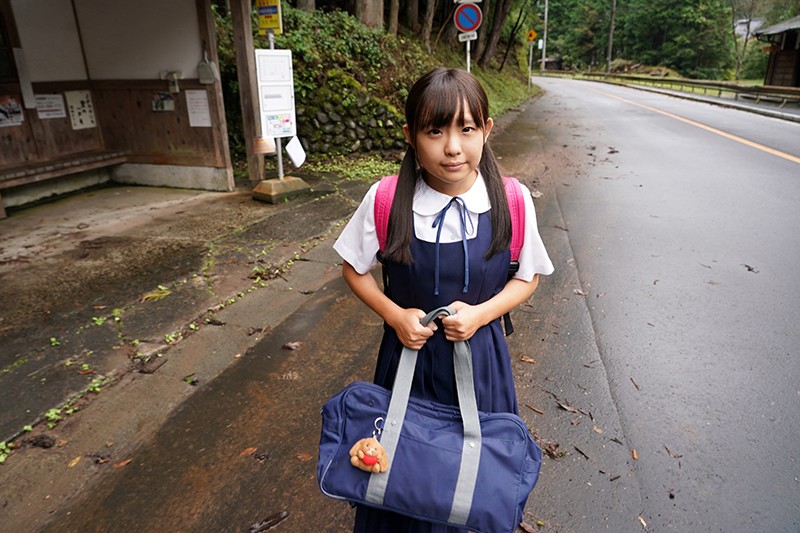 『高画質』 見ず知らずのおじさんたちの欲望を小さな小さな身体で受け止め...