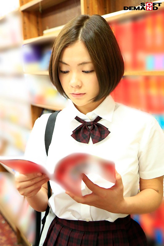 『高画質』 本屋で参考書を買いに来た真面目でおとなしそうな女子○生に媚...