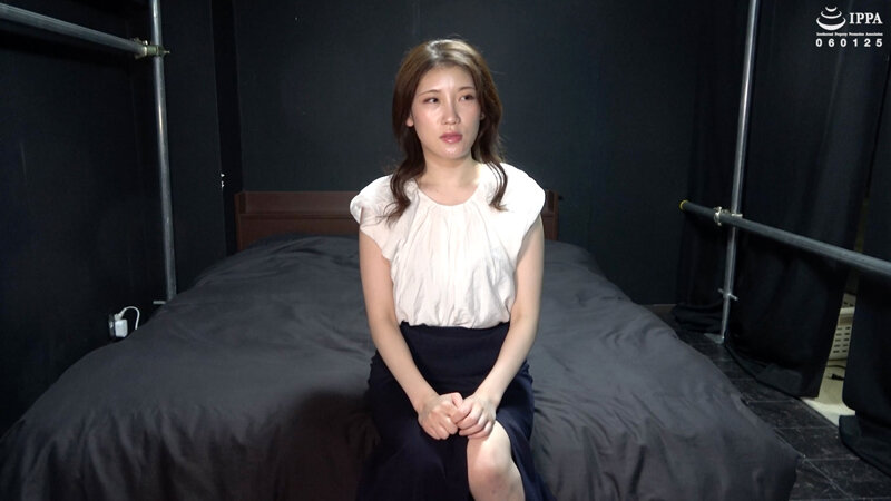 『高画質』 「私服の奥様へくすぐりインタビュー！ くすぐりなんかに乱れ...