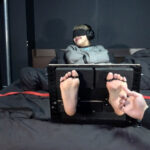 『高画質』 「足枷で足裏徹底くすぐり！ 拘束衣で抵抗できない弱点の足裏を更に開発！」 わかしラボVol.024- 4 水ト麻衣奈 ＜動画＞