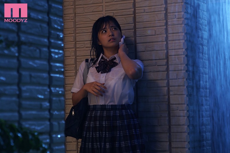 『高画質』 突然の大雨で帰宅難民になった彼女の妹と朝まで… 根尾あかり...