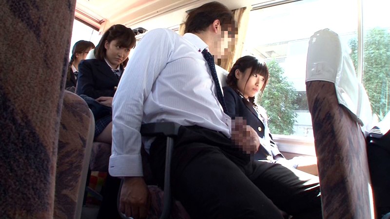 『高画質』 「某お嬢様大学付属の中高一貫女子校スクールバスには勃起チ○...