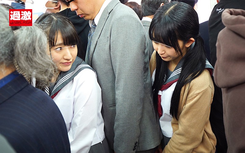 『高画質』 前から後ろから密着する挟み撃ち痴●で強精射精させるW痴女子...