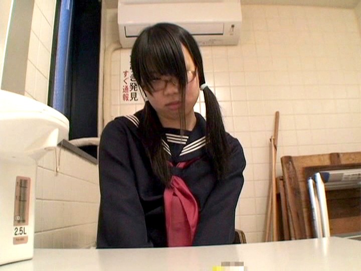 『高画質』 未成年（四五一）蔵出し万引き少女 3 ＜動画＞