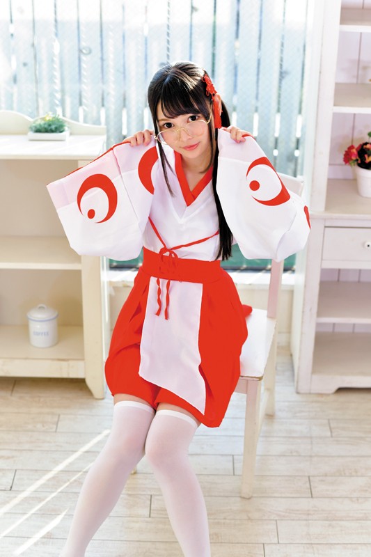 『高画質』 【神コス美少女】丸メガネ巫女さんの除霊フェラチオぶっかけ！...