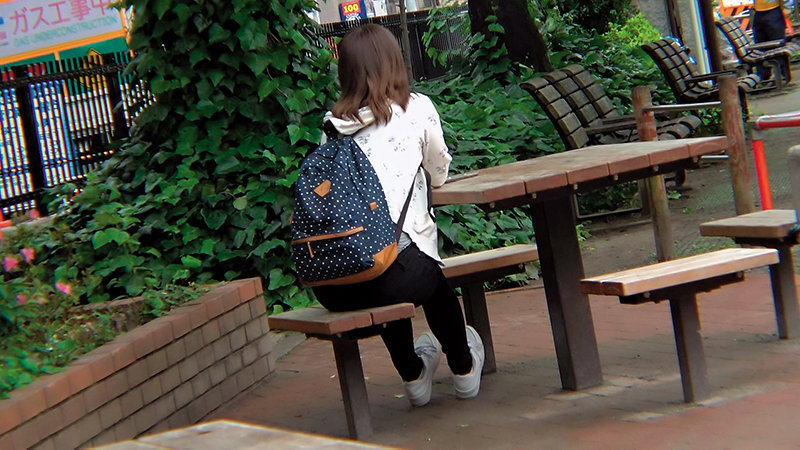 『高画質』 悲しみのホームレス女子の微笑み めぐみ ＜動画＞