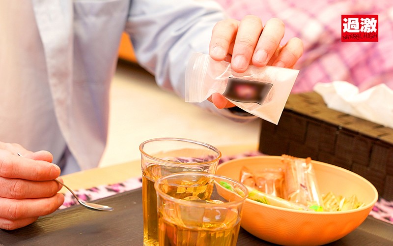 『高画質』 まんぐり打ち下ろし垂直ピストンで本気汁を垂れ流しながらイキ...