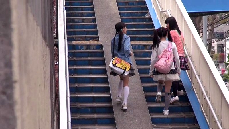 『高画質』 ロ●ータ中出し野外輪● ＜動画＞