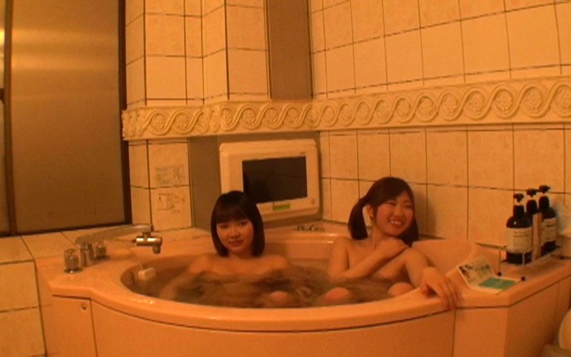 『高画質』 セックスに興味津々な女学生2人組 アホで限度を知らないから...