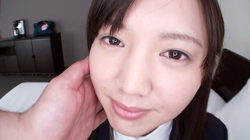 『高画質』 制服美少女はすぐにアソコを濡らしてしまう敏感体質。極太でホ...