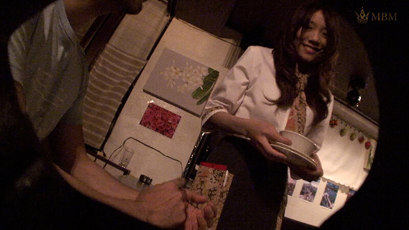 『高画質』 カフェのめっちゃ可愛いウエイトレスさんをナンパしてガールズ...