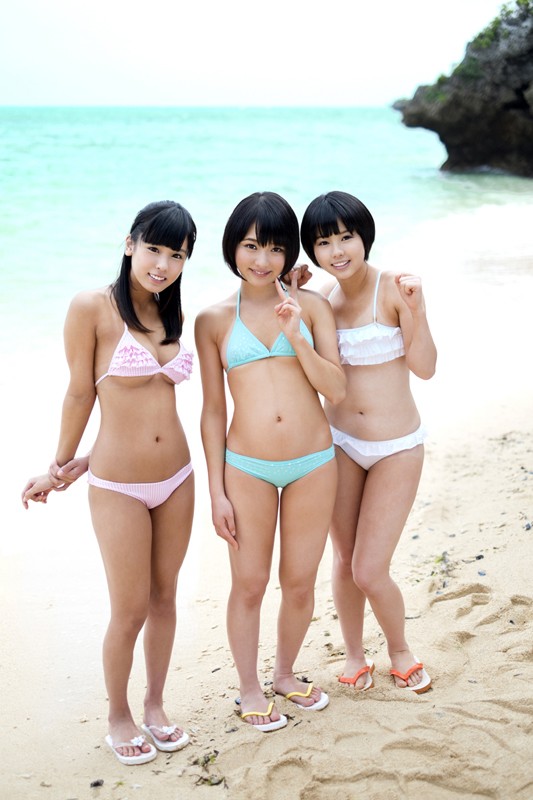 『高画質』 トリプル日焼けロリィーちゃん 海辺で遊ぶパイパン娘をナンパ...