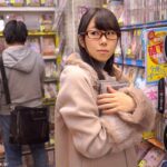 『高画質』 20歳はじめてのエッチなおつかい むっつり文学美少女の妄想を叶えたい！初めてのアダルトショップへ行って中出しAV購入して即AVデビュー！！ 百葉花音 ＜動画＞