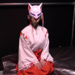 『高画質』 『神秘的な狐面の巫女さんの正座した足裏をくすぐって崩したい！ くすぐり我慢修行！』 稲見なずな ＜動画＞