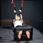 『高画質』 「足枷拘束くすぐりでスーツ姿の女性をぐちゃぐちゃに！」わかしラボVol.028- 4 安堂はるの ＜動画＞