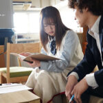 『高画質』 田舎から帰省したら昔は地味だった学級委員長のあの娘が豹変してた！ 1泊2日で10発中出しするまで何度も勃起させちゃうヤリマンGALビッチとの思い出 二葉エマ ＜動画＞