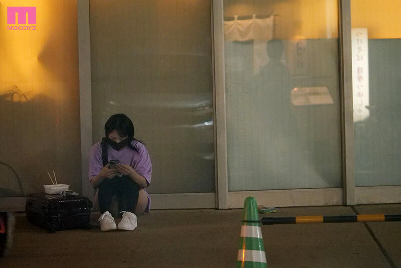 『高画質』 家無し娘をヤリ部屋連れこみヤリチン中出しローテーション朝ま...