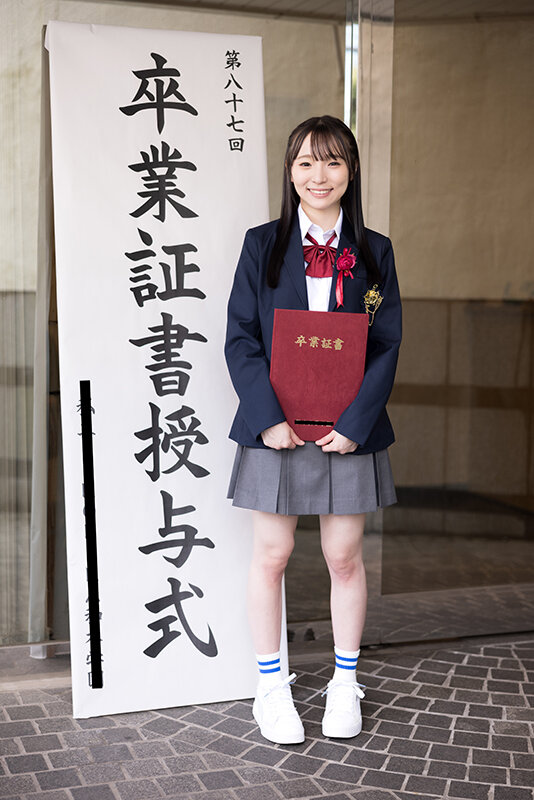 『高画質』 【流出映像】 卒業記念にSEX動画を撮って精子を飲ませてあ...