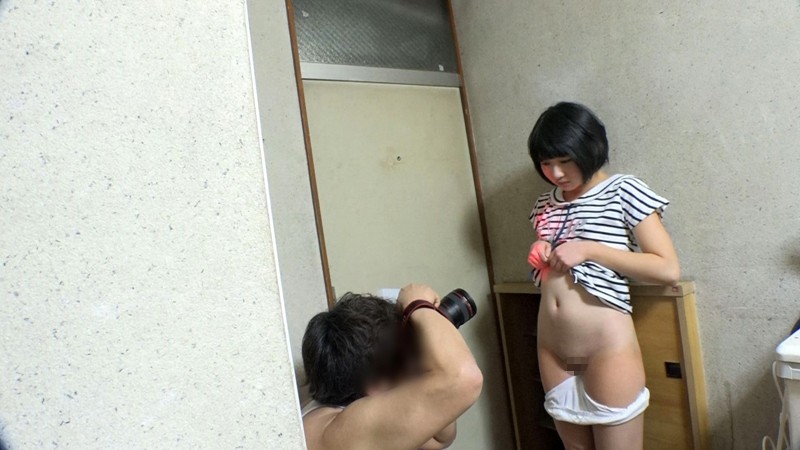 『高画質』 日焼け跡の残るパイパンロ●ータ少女中出し調教 かれん ＜動...