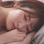 『高画質』 朝目覚めると僕の腕枕で昨夜お持ち帰りした（と思う…）記憶にない美女が寝ていた。昨夜のSEXの続きを求められて何回も中出ししてしまった。末広純 ＜動画＞