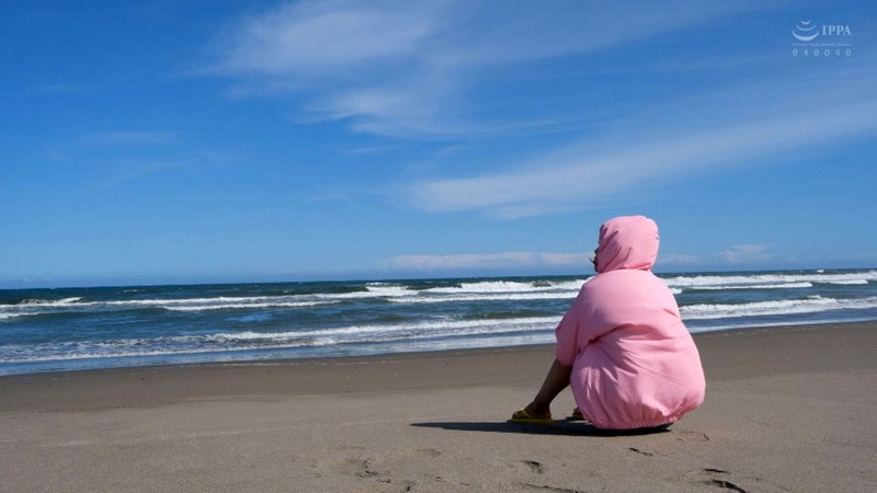 『高画質』 夏は最高濃度の青色だ。海辺のちぃぱい日焼け少女は小悪魔ro...