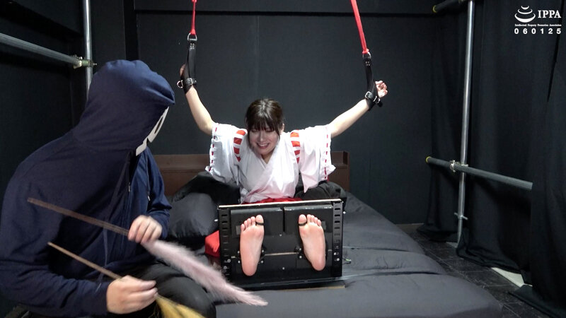 『高画質』 「くすぐり激よわ巫女ののかちゃん、足枷ブラシくすぐりを受け...