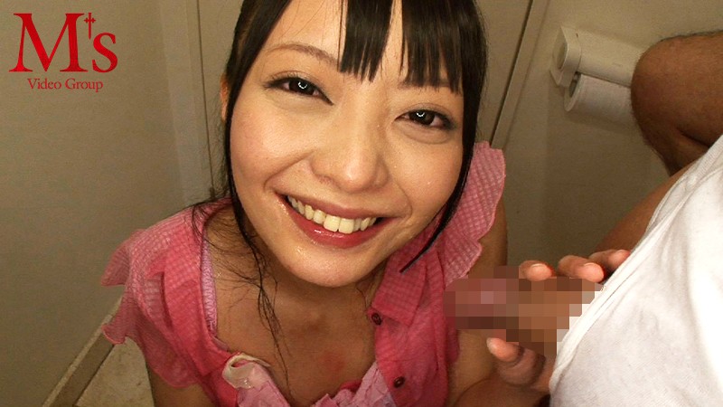 『高画質』 飲尿パーティ99分間ノーカット版！ 身長145cm次第に観...