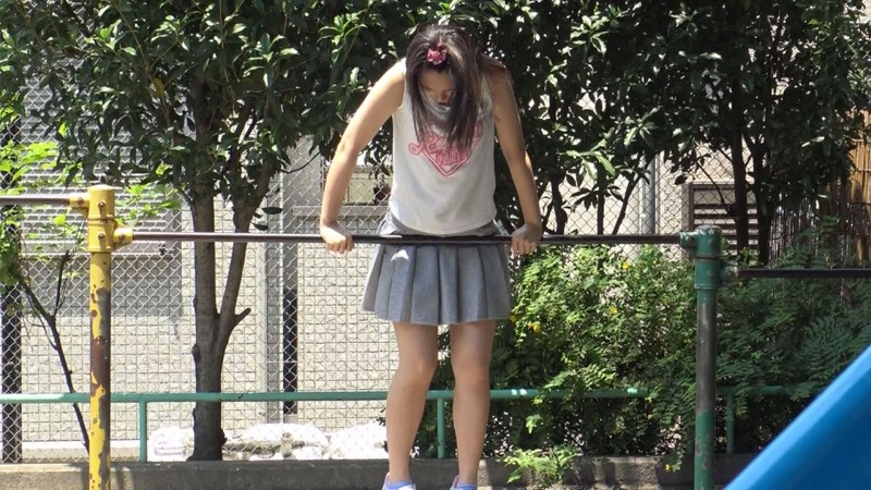 『高画質』 「アイスキャンディ買ってあげるから、おじさんの秘密基地に遊...