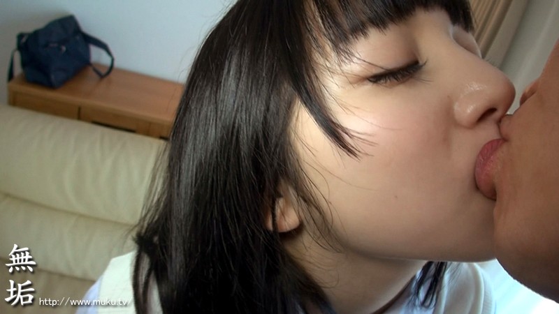 『高画質』 色白つるつるパイパン少女 汗だく中出しデビュー 感じまくる...