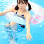 『高画質』 プール上がりのスク水少女にオヤジたちの精子を注ぐ。膣内までびしょ濡らし輪●教室 松岡美桜 ＜動画＞