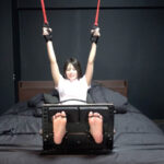 『高画質』 「更に敏感になっちゃったナースを足枷くすぐり！ 今回はブラシグローブが効果抜群に！」わかしラボVol.036- 4 乃木ちはる ＜動画＞