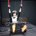 『高画質』 「憧れのメイド長を足枷に拘束して足裏徹底くすぐりいじめ！」わかしラボVol.037- 4 真木今日子 ＜動画＞