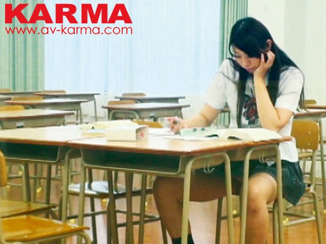 『高画質』 豊島区某女子●校教師撮影 教え子女子校生の純生パンチラ盗撮...