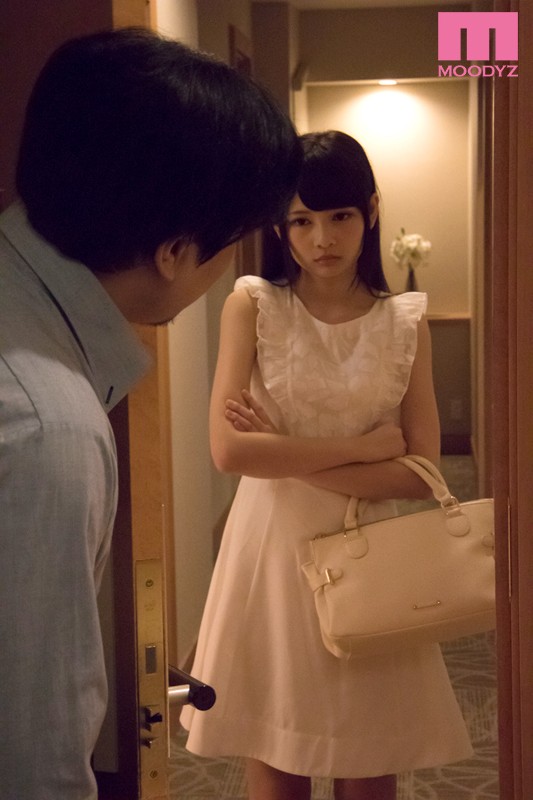 『高画質』 本番無しのホテヘル嬢を呼んだら、生意気だった友達の妹とバッ...