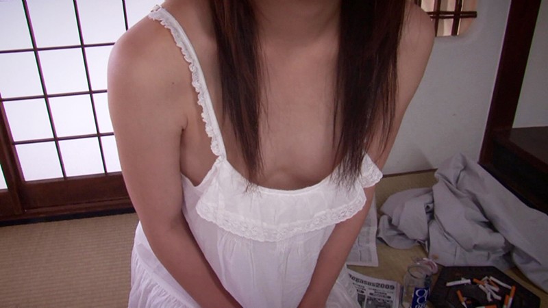 『高画質』 敏感ちっぱい美少女が愛らしい乳首をイジられて恥ずかしがりつ...