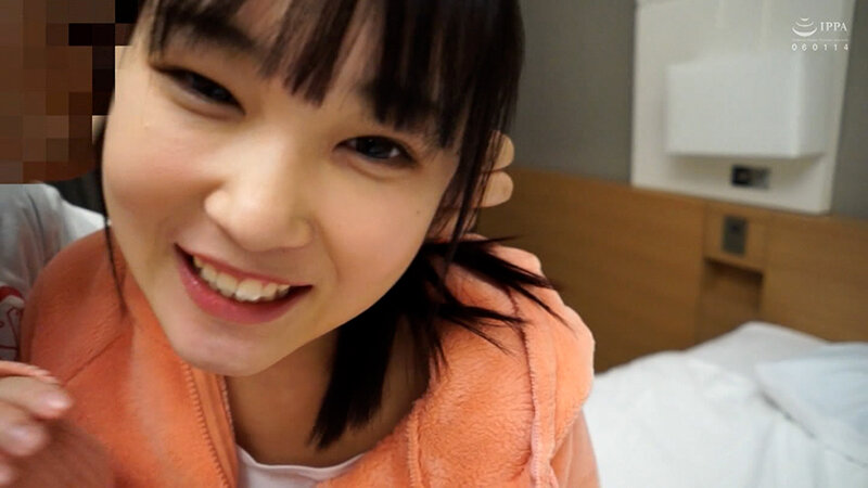 『高画質』 親には絶対言えない…秘密の裏バイト！？ウブで無邪気な美少女...