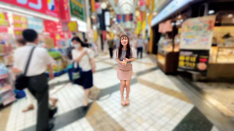 『高画質』 素人美少女とリモコンバイブお散歩人混みの中ビクビク震えてイ...