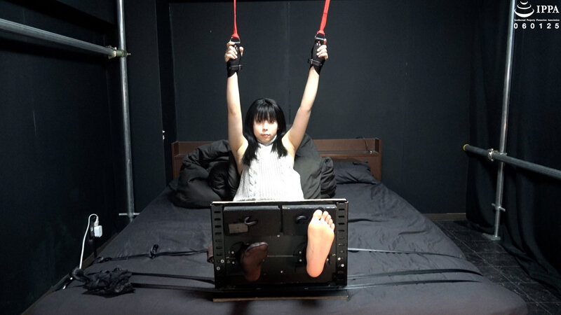 『高画質』 「天然マイペースな今どき女子を足枷くすぐり！ ローションく...