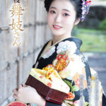 『高画質』 京都で見つけた舞妓さんAVデビュー 花街で予約殺到！笑顔のかわいい舞妓さんが着物を脱ぎすてお座敷でイキまくる！ 賀川かのこ ＜動画＞