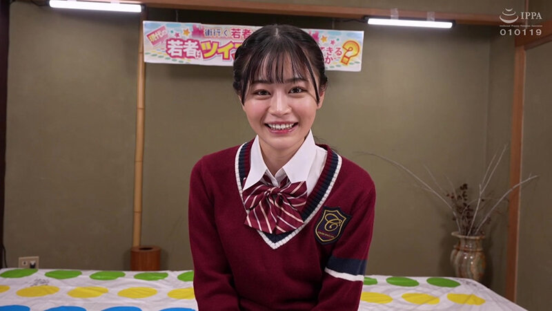 『高画質』 街行く女子○生がおしっこ我慢中に‘固定電マ’ツイスターゲー...