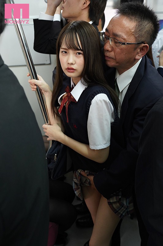 『高画質』 満員電車で触られているのに何も言えない陰キャ女子がいたので...