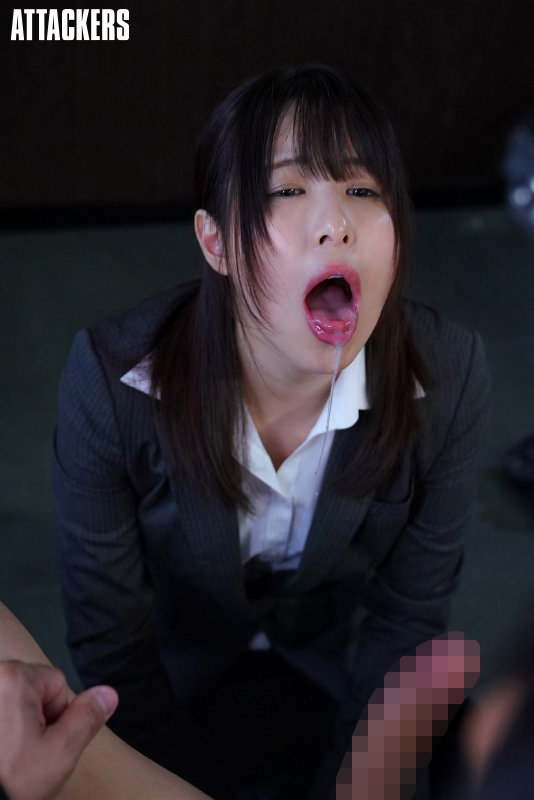 『高画質』 田舎から出てきた新卒入社の美少女に俺のデカマラをしゃぶらせ...