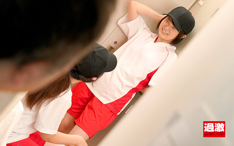 『高画質』 「誰にも見られませんように…」無理やり上着の中を全裸にされ...