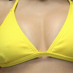 『高画質』 岡西友美 これぞ王道 神ビキニ 昭和アイドルやキャンギャル、令和グラドルまで多くの女子の秘部を隠してきたビキニを巨乳や美乳、パイパンから剛毛、無防備ワキやハミ毛を超接写で舐め回す 絶対脱がさない完全着衣だからこそのポロリやハミ出しAV ＜動画＞