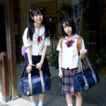 『高画質』 ちっぱい美少女2人と学校さぼって覚えたてのSEXヤリまくり温泉旅行 ＜動画＞