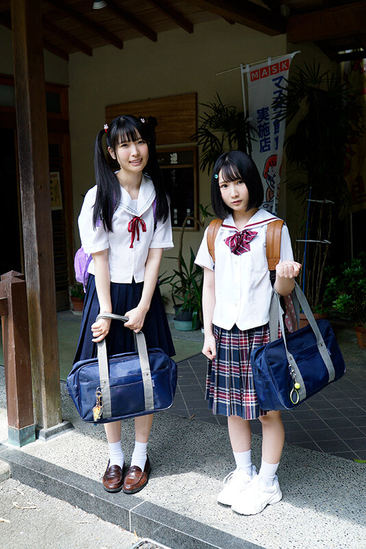 『高画質』 ちっぱい美少女2人と学校さぼって覚えたてのSEXヤリまくり...