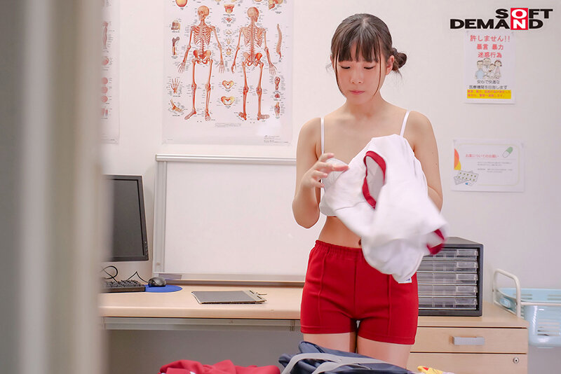 『高画質』 ロリコン整体師が部活帰りの少女の疲れた体を全身指圧マッサー...